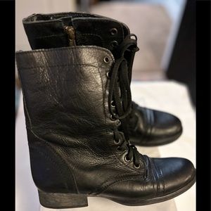 VGUC Ladies Black Leather Boots, Size 7M.